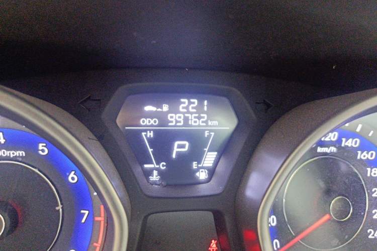 Used Hyundai Elantra (5th Generation / Langdong) 2015 1.6L Automatic Fashion Model Odometer Close Up