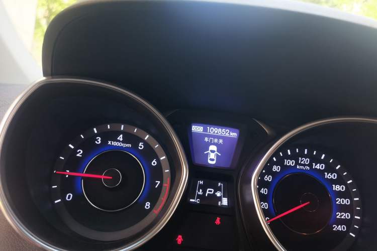 Used Hyundai Elantra (5th Generation / Langdong) 2015 1.6L Automatic Leading Model Odometer Close Up