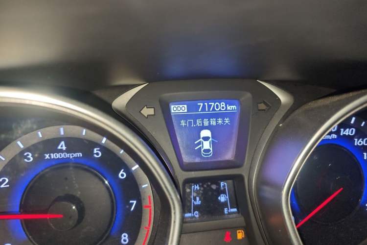 Used Hyundai Elantra (5th Generation / Langdong) 2015 1.6L Manual Leading Model Odometer Close Up