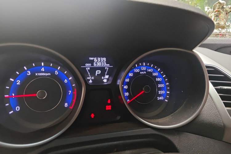 Used Hyundai Elantra (5th Generation / Langdong) 2015 1.6L Automatic Fashion Model Odometer Close Up