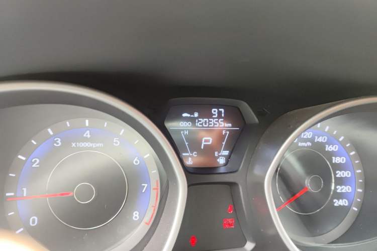 Used Hyundai Elantra (5th Generation / Langdong) 2015 1.6L Automatic Fashion Model Odometer Close Up