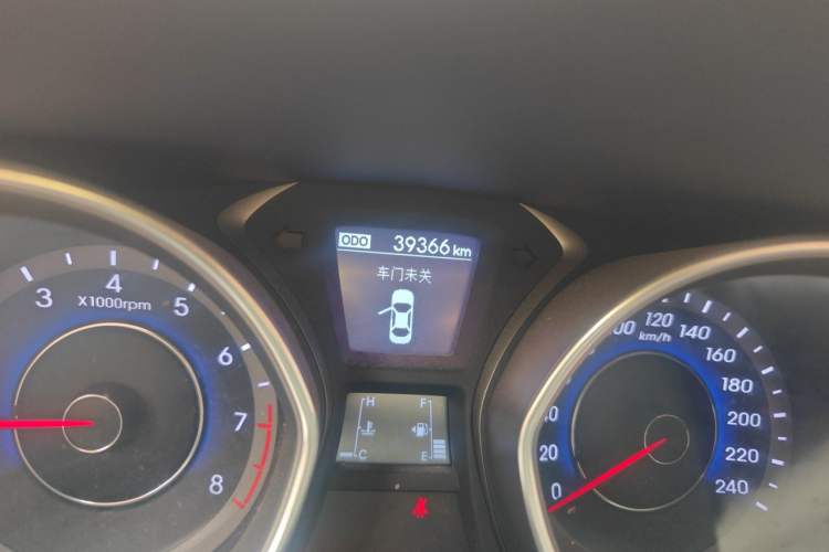 Used Hyundai Elantra (5th Generation / Langdong) 2015 1.6L Manual Leading Model Odometer Close Up