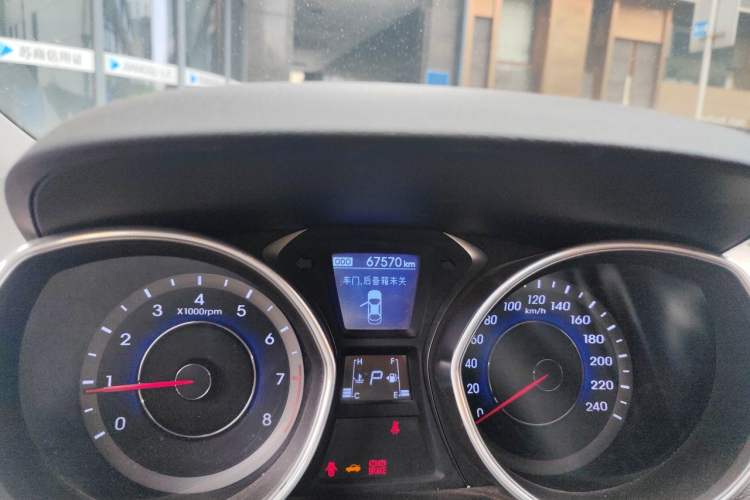 Used Hyundai Elantra (5th Generation / Langdong) 2015 1.6L Automatic Leading Model Odometer Close Up