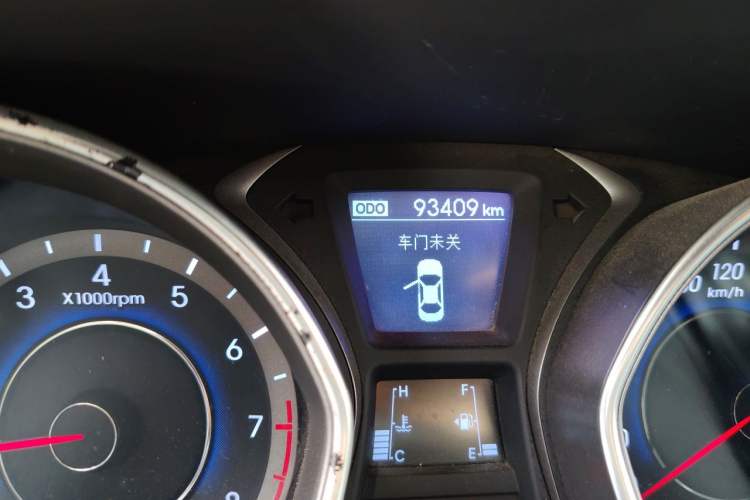 Used Hyundai Elantra (5th Generation / Langdong) 2015 1.6L Manual Leading Model Odometer Close Up