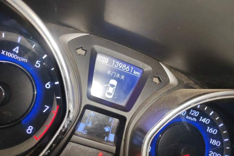 Used Hyundai Elantra (5th Generation / Langdong) 2015 1.6L Manual Leading Model Odometer Close Up