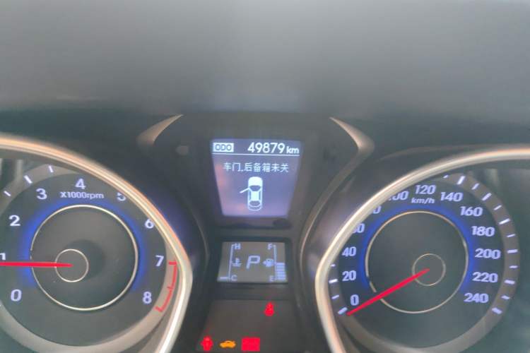 Used Hyundai Elantra (5th Generation / Langdong) 2015 1.6L Automatic Fashion Model Odometer Close Up