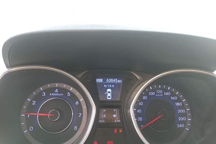 Used Hyundai Elantra (5th Generation / Langdong) 2015 1.6L Manual Leading Model Odometer Close Up