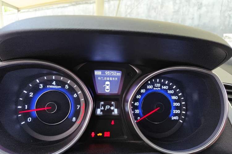 Used Hyundai Elantra (5th Generation / Langdong) 2015 1.6L Automatic Leading Model Odometer Close Up
