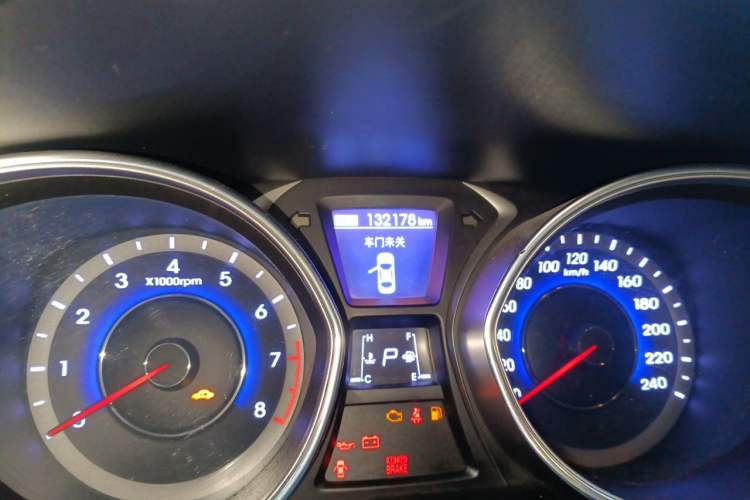 Used Hyundai Elantra (5th Generation / Langdong) 2015 1.6L Automatic Leading Model Odometer Close Up
