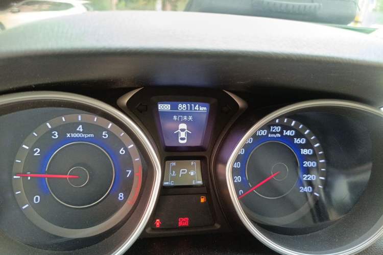 Used Hyundai Elantra (5th Generation / Langdong) 2015 1.6L Automatic Luxury Model Odometer Close Up