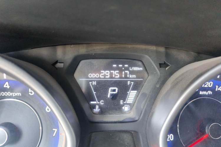 Used Hyundai Elantra (5th Generation / Langdong) 2015 1.6L Automatic Fashion Model Odometer Close Up
