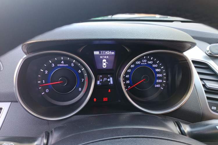 Used Hyundai Elantra (5th Generation / Langdong) 2015 1.6L Automatic Luxury Model Odometer Close Up