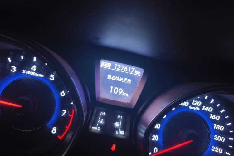 Used Hyundai Elantra (5th Generation / Langdong) 2015 1.6L Manual Leading Model Odometer Close Up