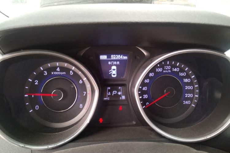 Used Hyundai Elantra (5th Generation / Langdong) 2015 1.6L Automatic Luxury Model Odometer Close Up