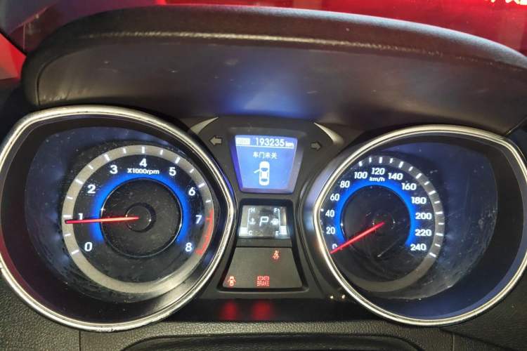 Used Hyundai Elantra (5th Generation / Langdong) 2015 1.6L Automatic Luxury Model Odometer Close Up