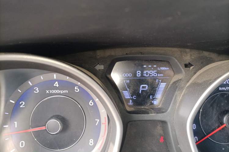 Used Hyundai Elantra (5th Generation / Langdong) 2015 1.6L Automatic Fashion Model Odometer Close Up