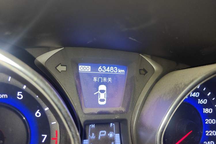 Used Hyundai Elantra (5th Generation / Langdong) 2015 1.6L Automatic Leading Model Odometer Close Up