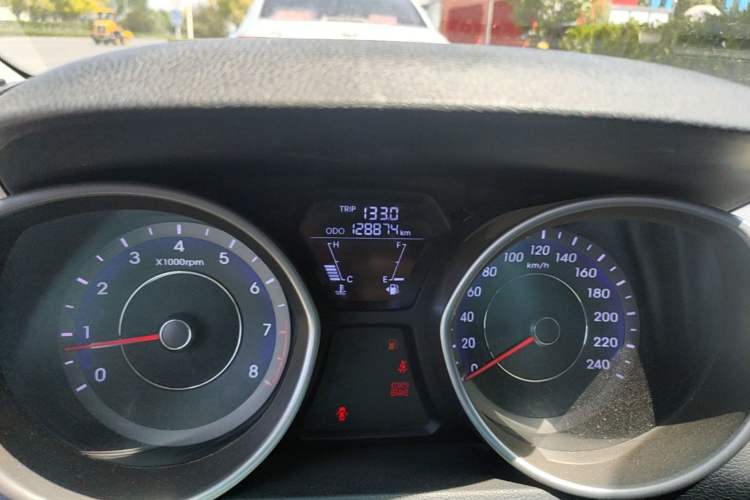 Used Hyundai Elantra (5th Generation / Langdong) 2015 1.6L Manual Fashion Edition Odometer Close Up