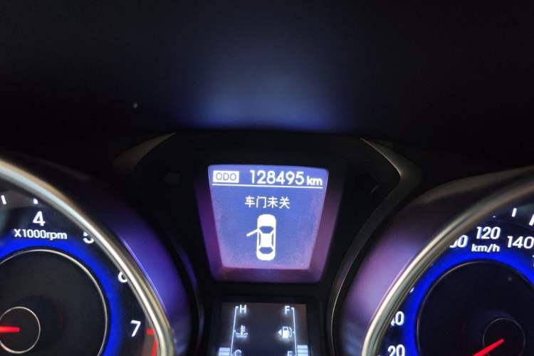 Used Hyundai Elantra (5th Generation / Langdong) 2015 1.6L Manual Leading Model Odometer Close Up