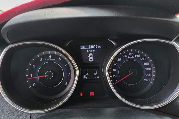 Used Hyundai Elantra (5th Generation / Langdong) 2015 1.6L Manual Leading Model Odometer Close Up