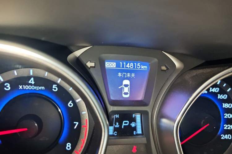 Used Hyundai Elantra (5th Generation / Langdong) 2015 1.6L Automatic Luxury Model Odometer Close Up