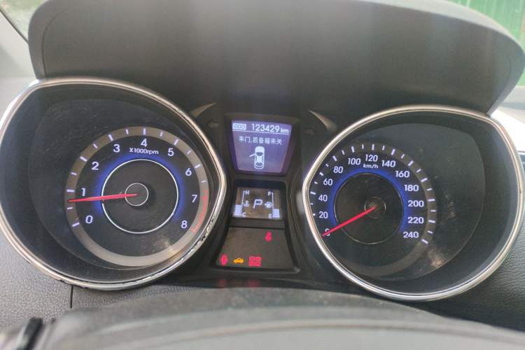 Used Hyundai Elantra (5th Generation / Langdong) 2015 1.6L Automatic Leading Model Odometer Close Up