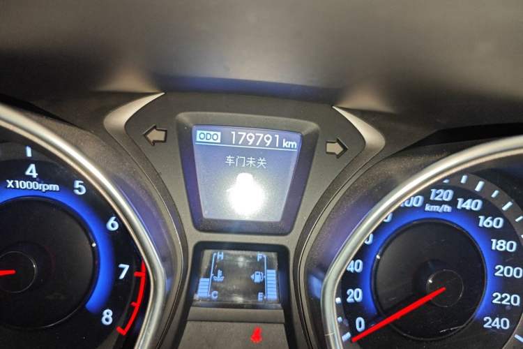 Used Hyundai Elantra (5th Generation / Langdong) 2015 1.6L Manual Leading Model Odometer Close Up