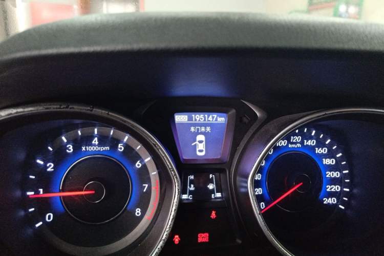 Used Hyundai Elantra (5th Generation / Langdong) 2015 1.6L Manual Leading Model Odometer Close Up