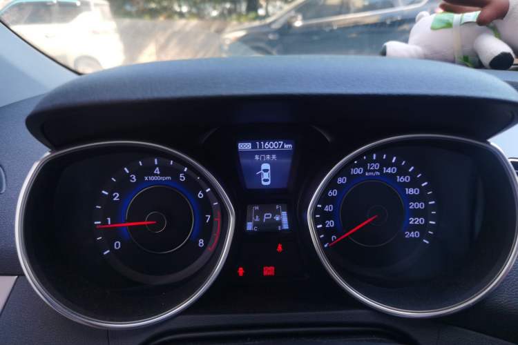 Used Hyundai Elantra (5th Generation / Langdong) 2015 1.6L Automatic Leading Model Odometer Close Up
