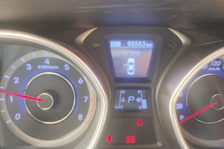 Used Hyundai Elantra (5th Generation / Langdong) 2015 1.6L Automatic Leading Model Odometer Close Up