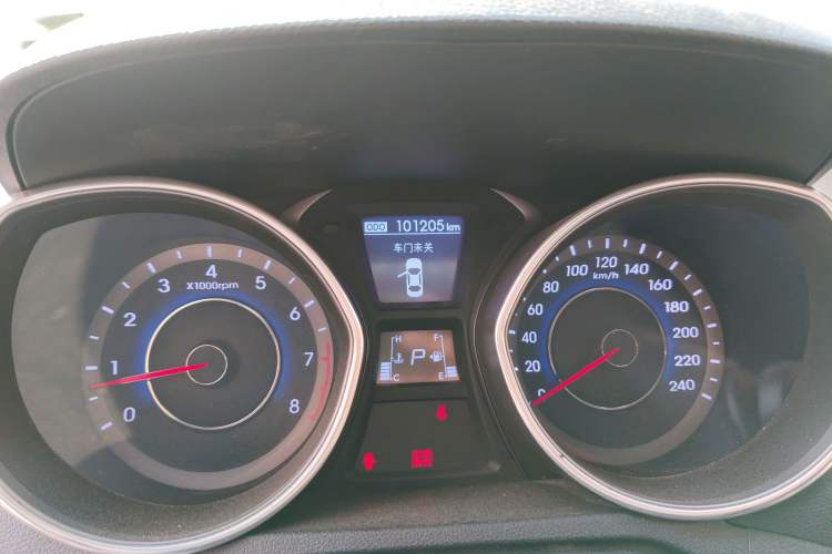 Used Hyundai Elantra (5th Generation / Langdong) 2015 1.6L Automatic Leading Model Odometer Close Up