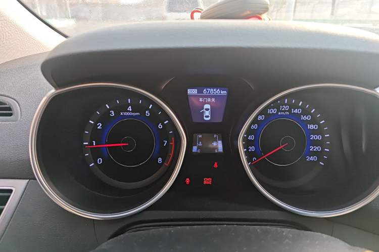 Used Hyundai Elantra (5th Generation / Langdong) 2015 1.6L Manual Leading Model Odometer Close Up