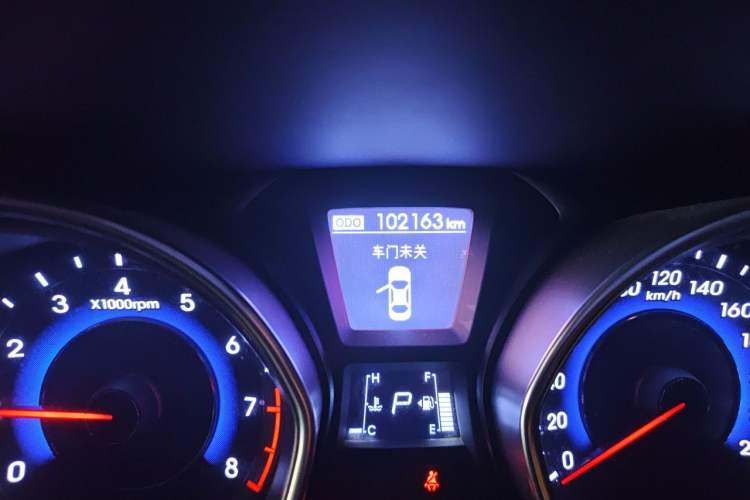 Used Hyundai Elantra (5th Generation / Langdong) 2015 1.6L Automatic Leading Model Odometer Close Up