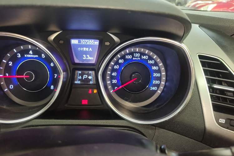 Used Hyundai Elantra (5th Generation / Langdong) 2015 1.6L Automatic Leading Model Odometer Close Up