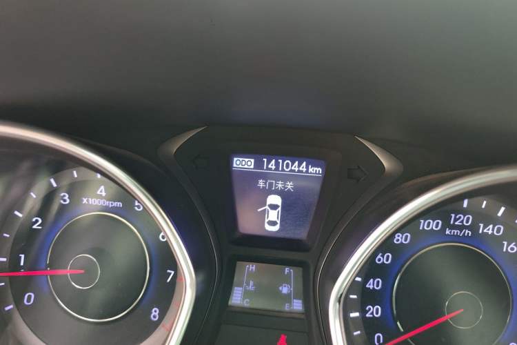 Used Hyundai Elantra (5th Generation / Langdong) 2015 1.6L Manual Leading Model Odometer Close Up