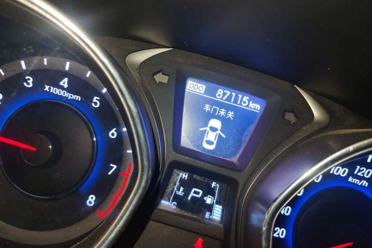 Used Hyundai Elantra (5th Generation / Langdong) 2015 1.6L Automatic Luxury Model Odometer Close Up