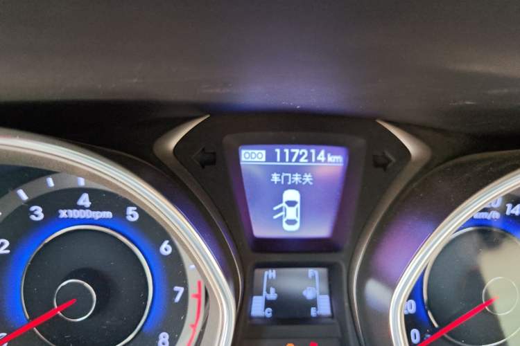 Used Hyundai Elantra (5th Generation / Langdong) 2015 1.6L Manual Leading Model Odometer Close Up