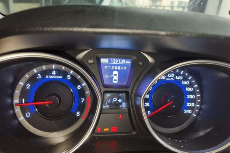 Used Hyundai Elantra (5th Generation / Langdong) 2015 1.6L Automatic Luxury Model Odometer Close Up