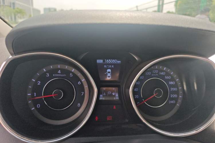Used Hyundai Elantra (5th Generation / Langdong) 2015 1.6L Automatic Leading Model Odometer Close Up