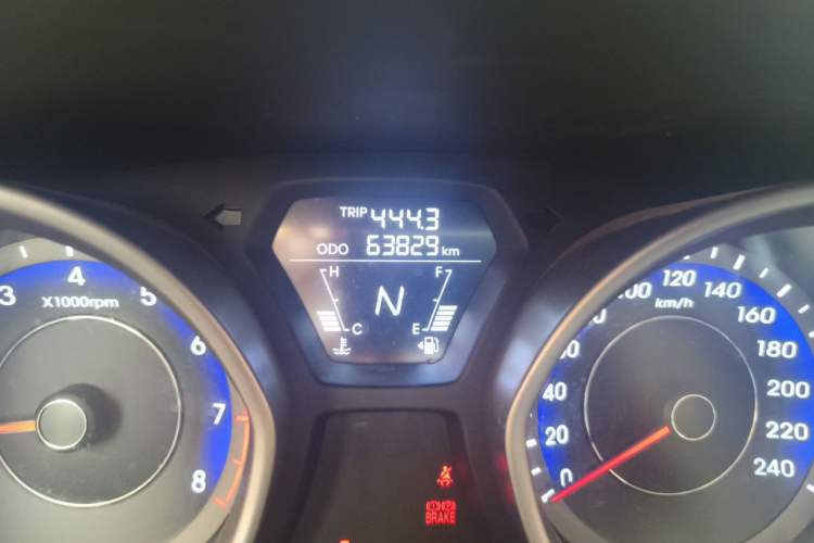 Used Hyundai Elantra (5th Generation / Langdong) 2015 1.6L Automatic Fashion Model Odometer Close Up