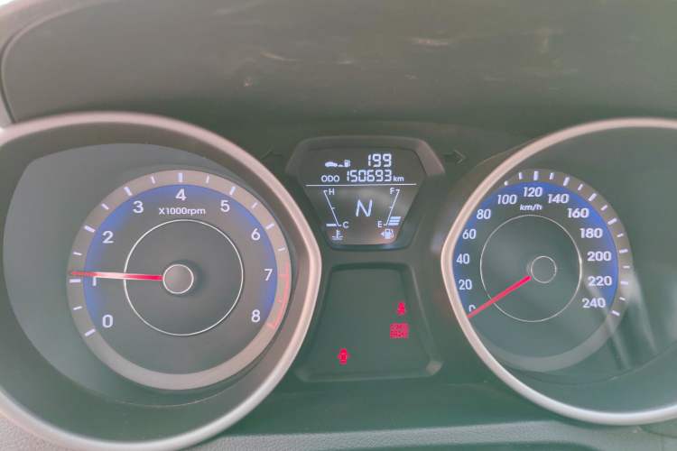 Used Hyundai Elantra (5th Generation / Langdong) 2015 1.6L Automatic Fashion Model Odometer Close Up