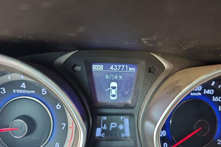 Used Hyundai Elantra (5th Generation / Langdong) 2015 1.6L Automatic Leading Model Odometer Close Up