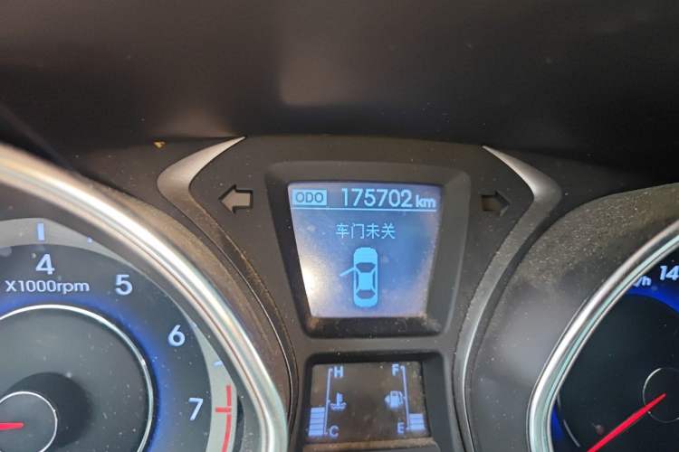 Used Hyundai Elantra (5th Generation / Langdong) 2015 1.6L Manual Leading Model Odometer Close Up