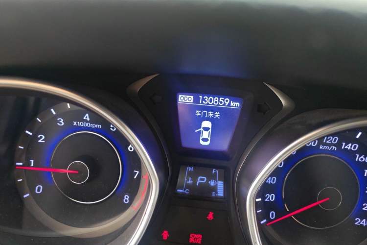 Used Hyundai Elantra (5th Generation / Langdong) 2015 1.6L Automatic Leading Model Odometer Close Up