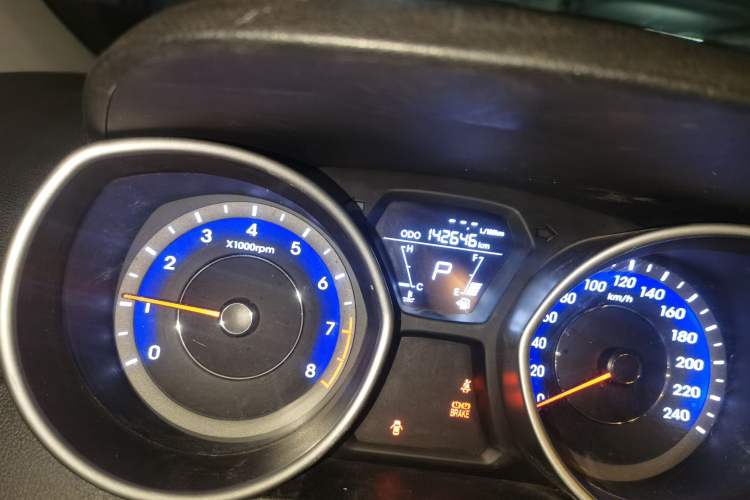 Used Hyundai Elantra (5th Generation / Langdong) 2015 1.6L Automatic Fashion Model Odometer Close Up