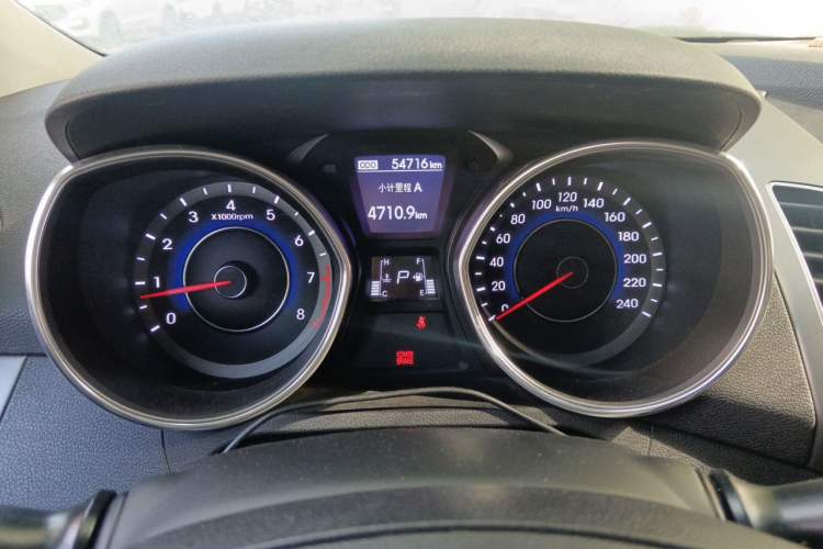 Used Hyundai Elantra (5th Generation / Langdong) 2015 1.6L Automatic Luxury Model Odometer Close Up