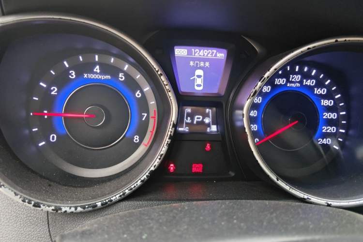 Used Hyundai Elantra (5th Generation / Langdong) 2015 1.6L Automatic Luxury Model Odometer Close Up