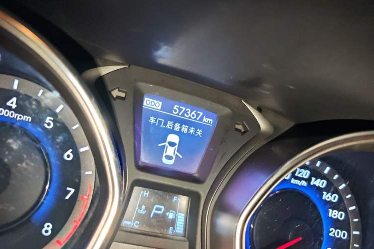 Used Hyundai Elantra (5th Generation / Langdong) 2015 1.6L Automatic Leading Model Odometer Close Up