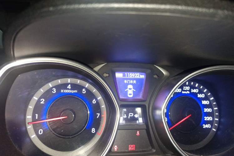 Used Hyundai Elantra (5th Generation / Langdong) 2015 1.6L Automatic Luxury Model Odometer Close Up