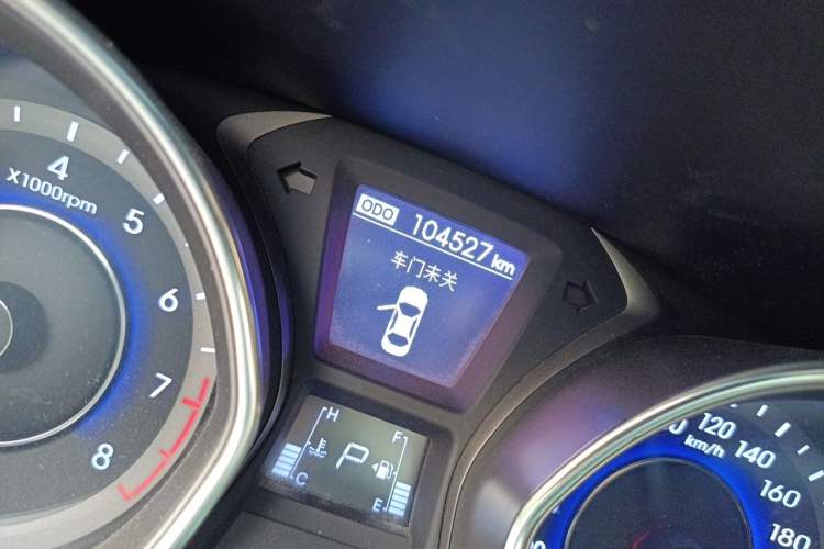 Used Hyundai Elantra (5th Generation / Langdong) 2015 1.6L Automatic Leading Model Odometer Close Up